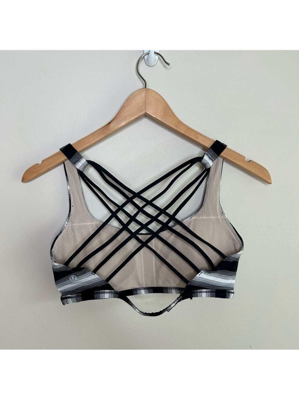 Lululemon Free To Be Wild Capilano Stripe Black White Size 6 - Picture 6 of 8